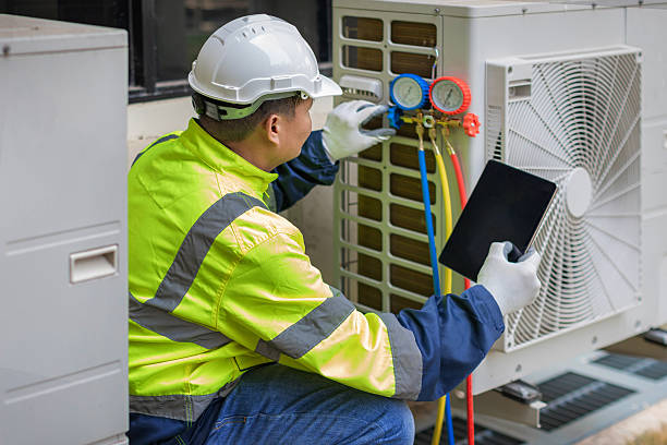 Professional Hvac technician working in Preston, TX
